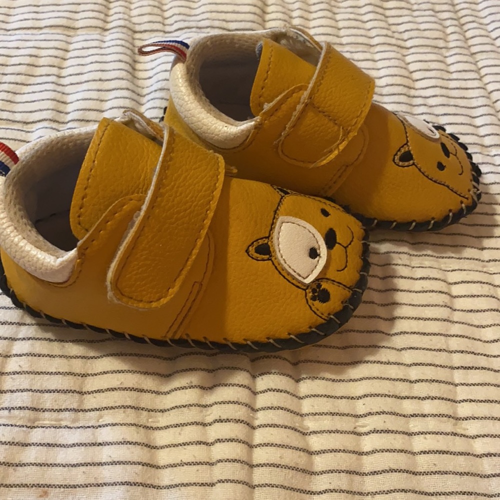 🐶 Leather velcro baby puppy shoes ! 🐶 - Picture 5 of 8